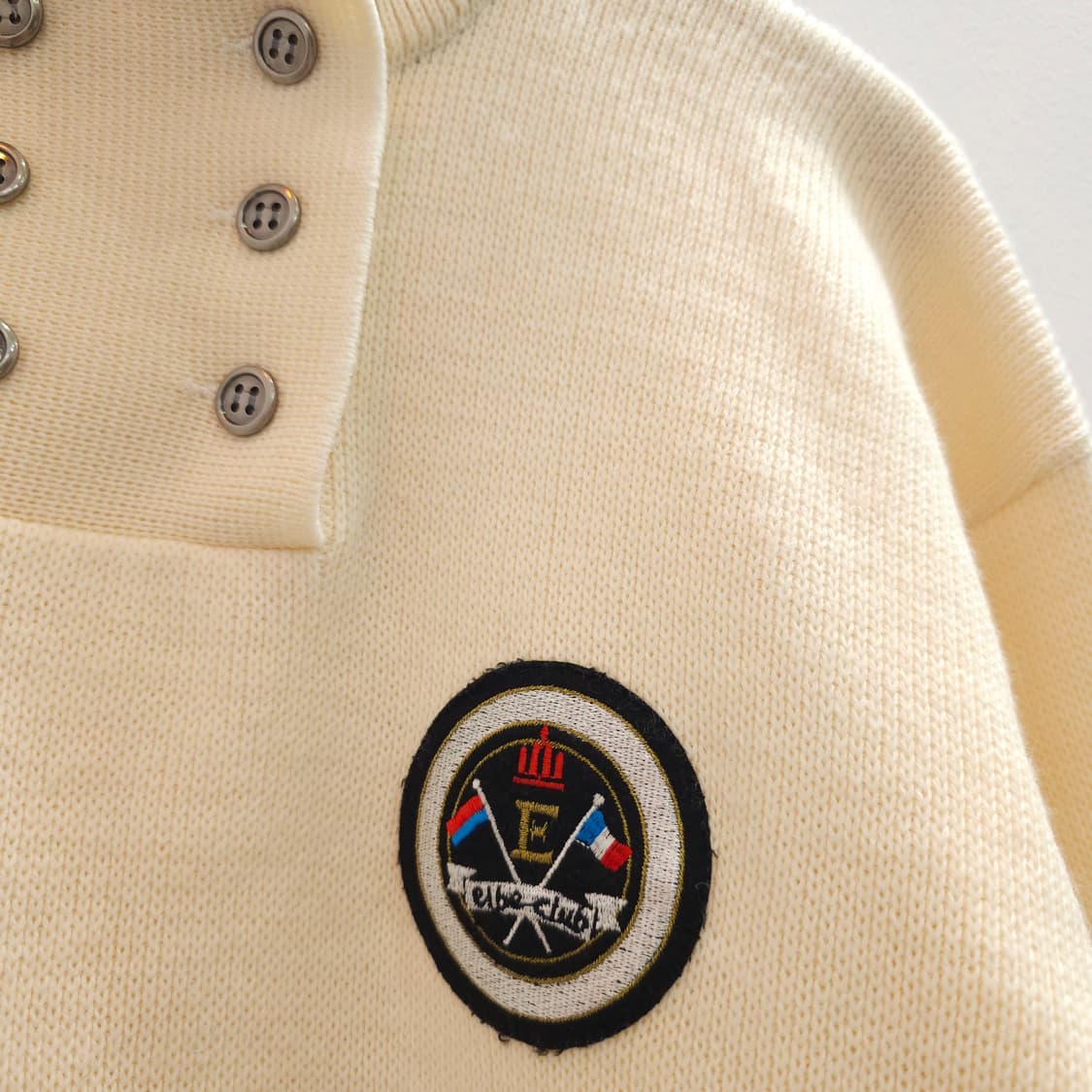 울혼방 스키 로고 버튼 하프넥 아이보리 니트 상품이미지5