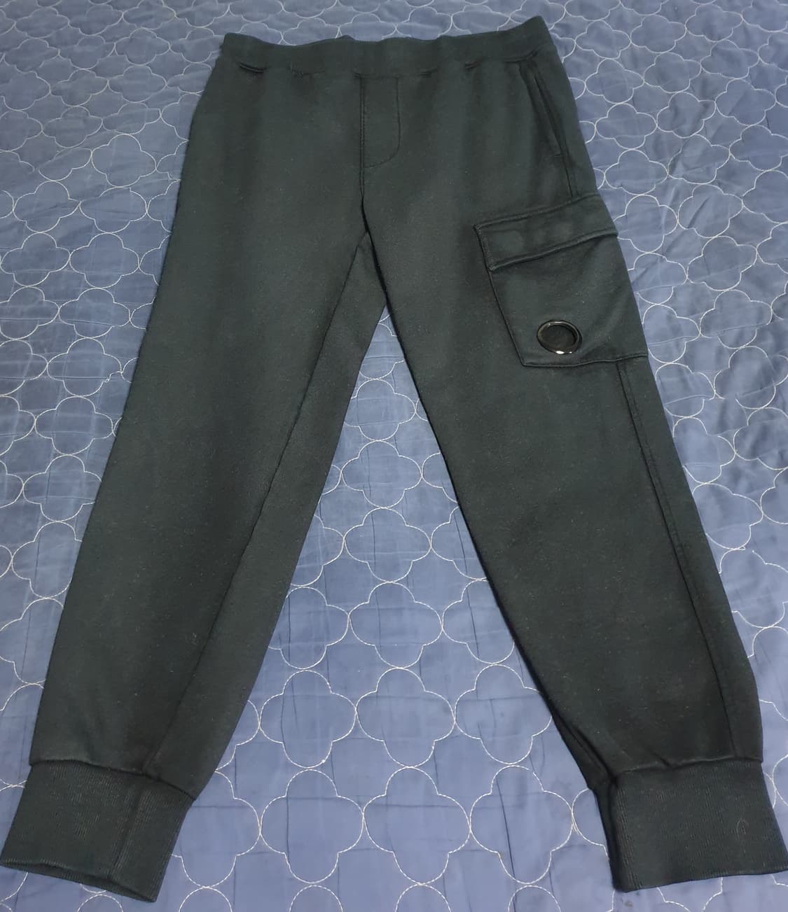 CP컴퍼니 렌즈와펜 포켓 스웨트 카고 조거팬츠 블랙 (M) 상품이미지1