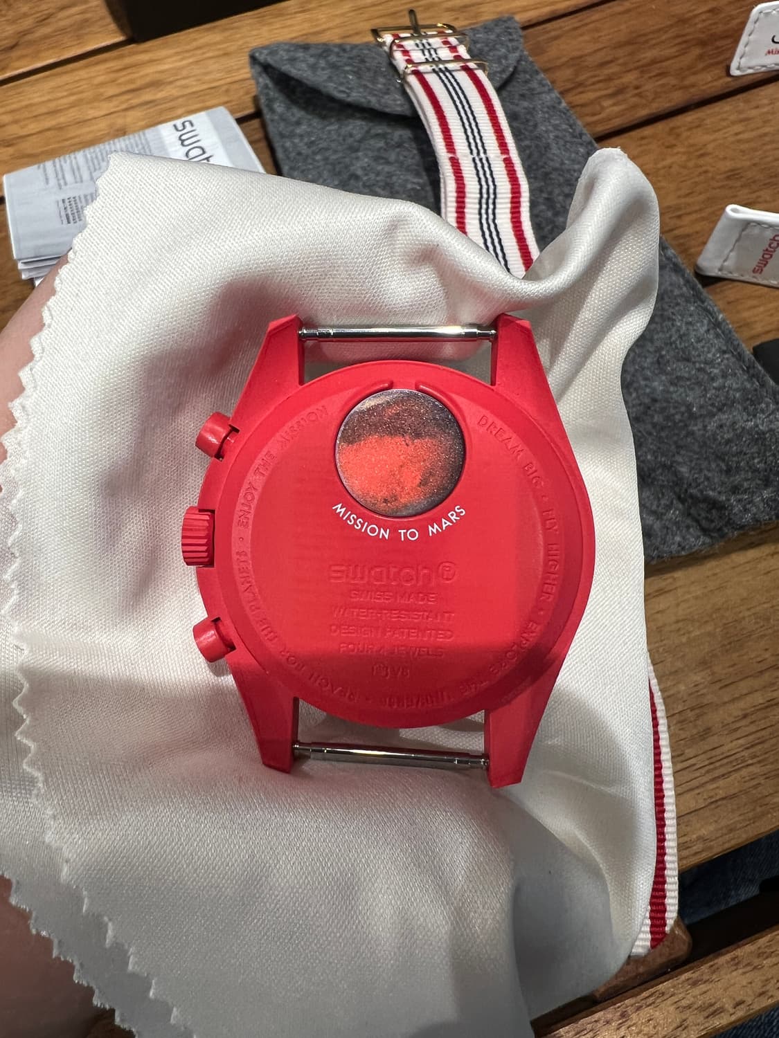 오메가 스와치 문스와치 미션 투 마스 화성 신품판매합니다. 상품이미지8