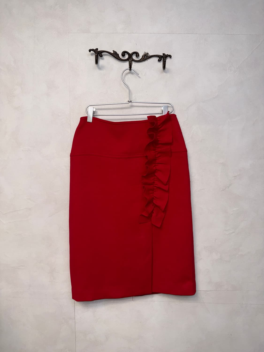 Red ruffle details slit mid skirt 상품이미지1