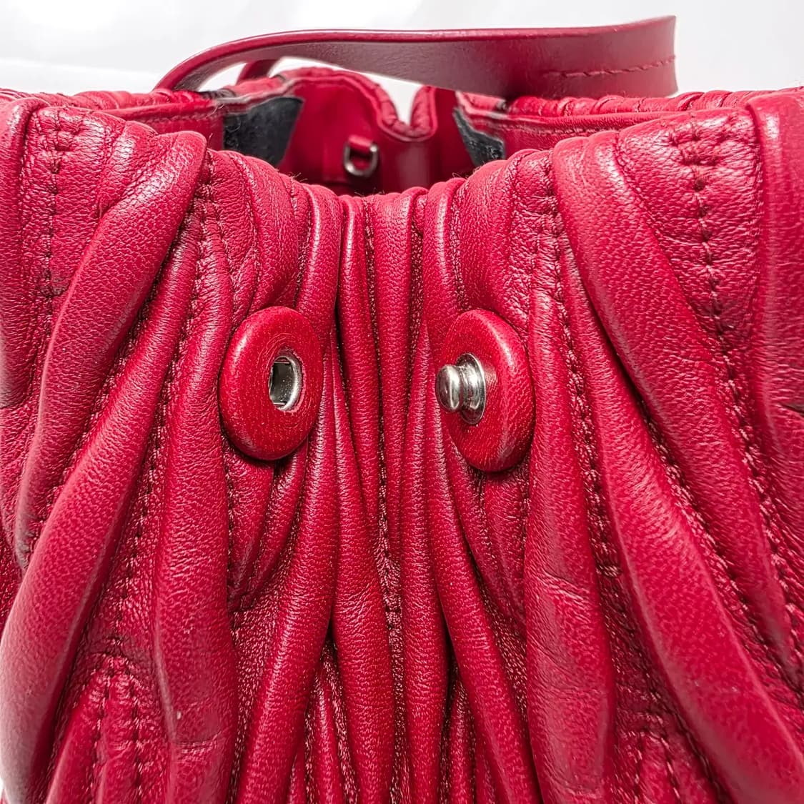 MIU MIU 미우미우 마테라쎄 나파 가죽 토트백 상품이미지9