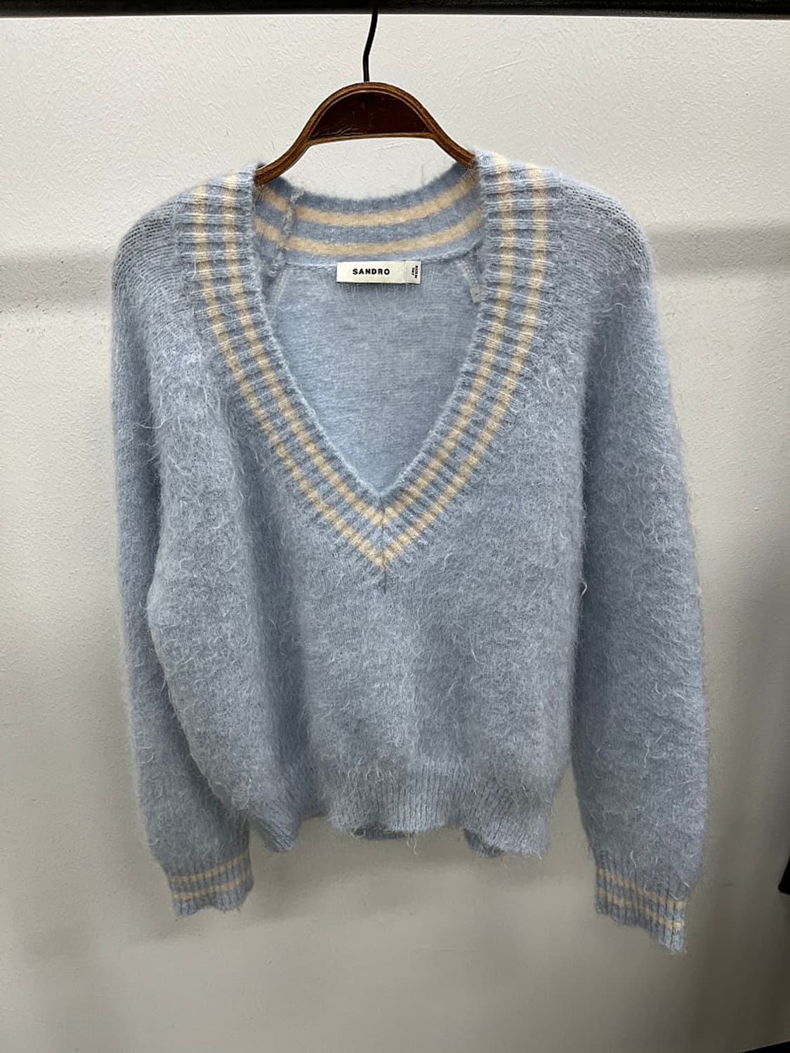 여) 산드로 부클 브이넥 니트  상품이미지3