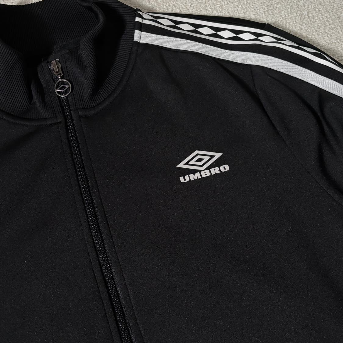 엄브로 블랙 검흰 사이드 다이아 트랙 자켓 져지 상품이미지2