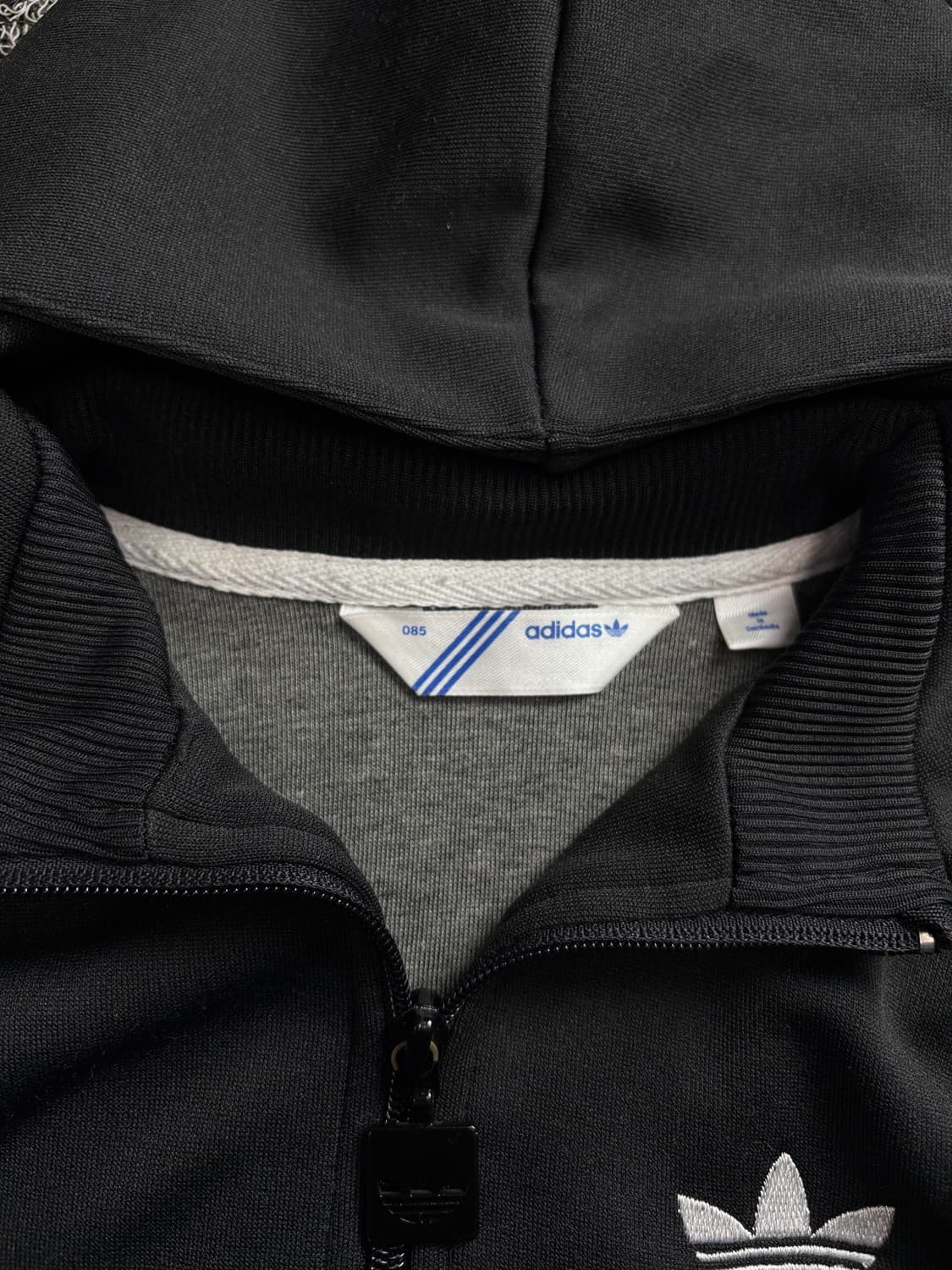 아디다스 트레포일 블랙 크롭 루드 트랙탑 져지 1553 상품이미지3