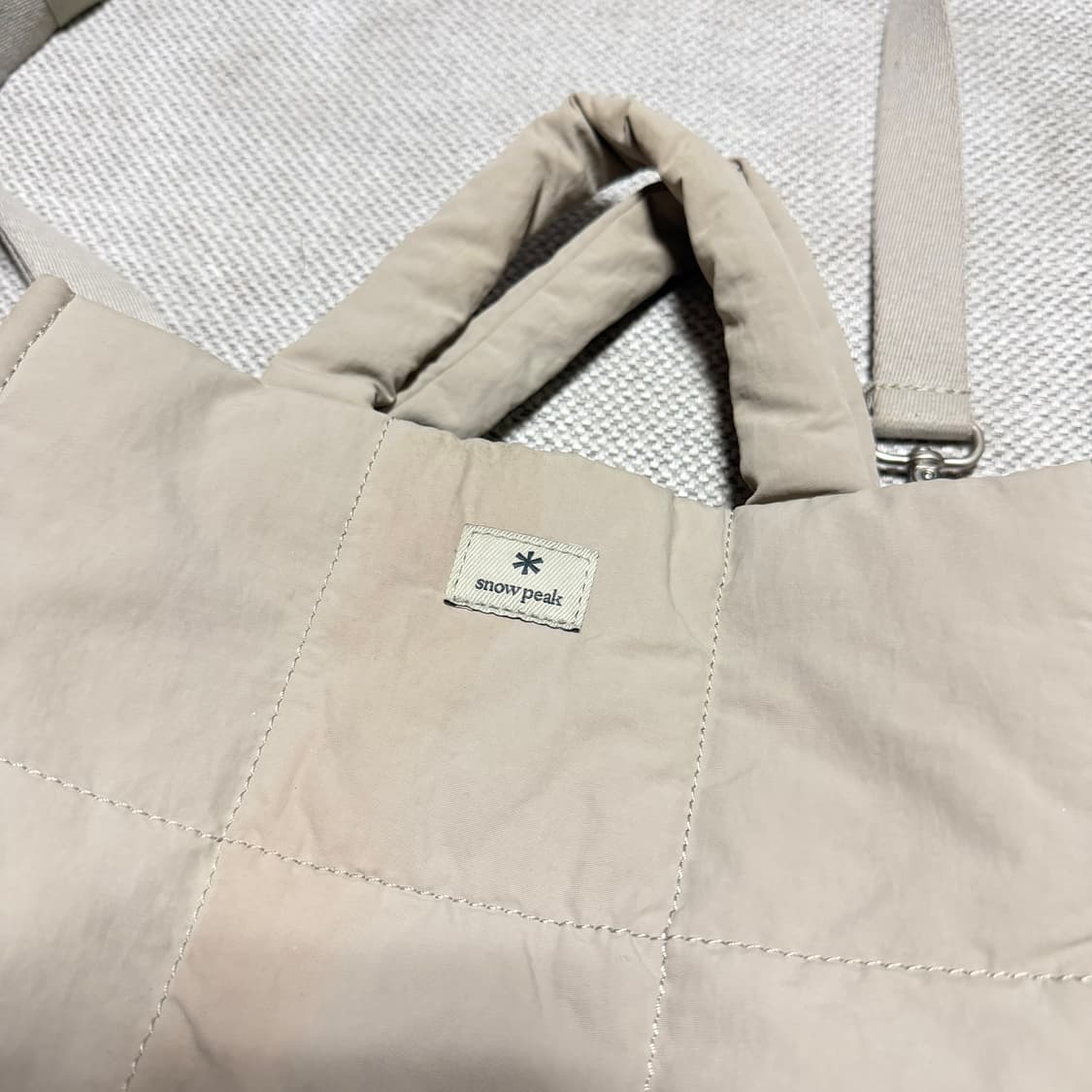 스노우피크 어페럴 퀄팅 패딩 토트백 상품이미지2