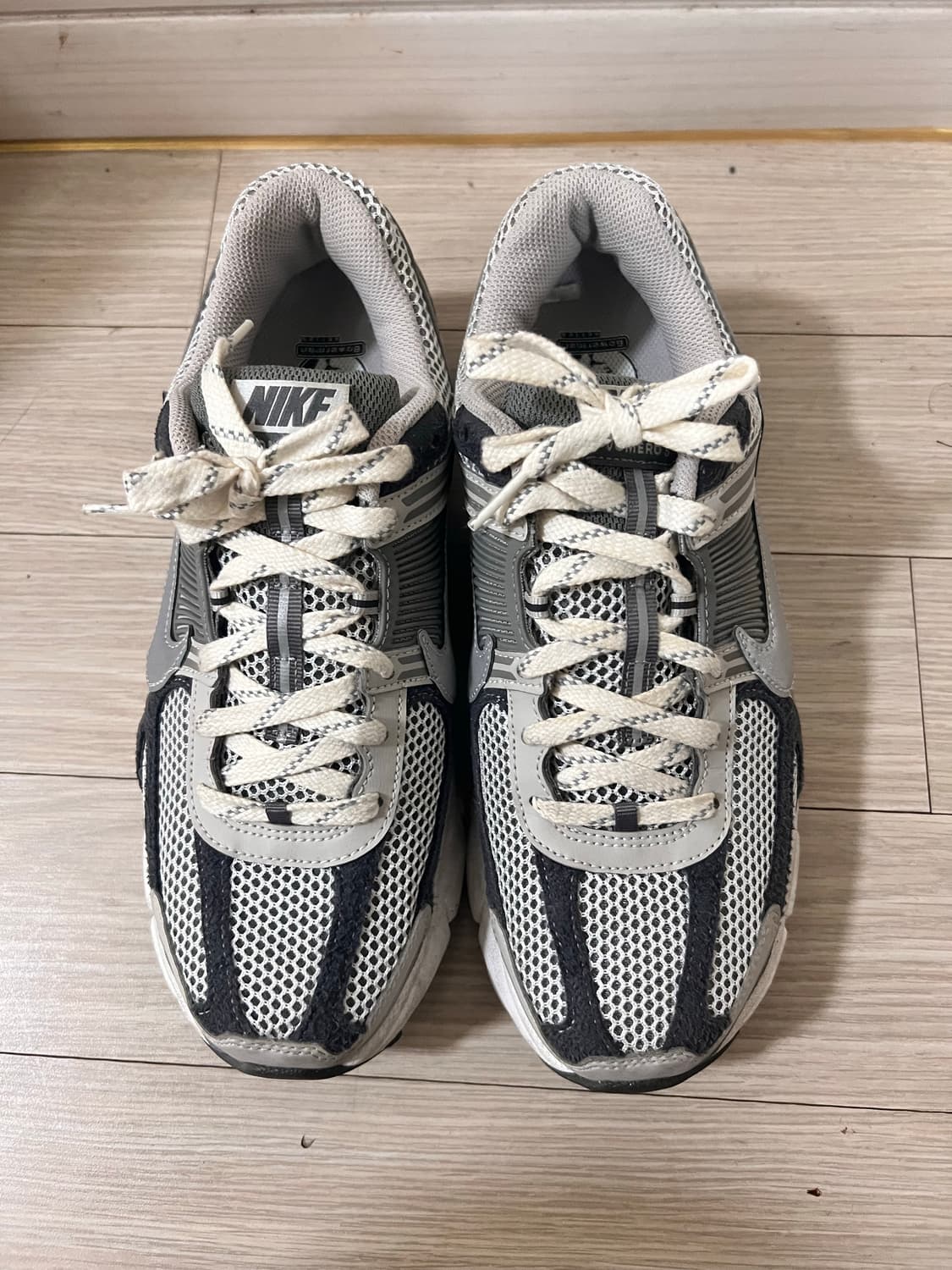 270) 나이키 줌 보메로5 라이트 아이언 상품이미지2