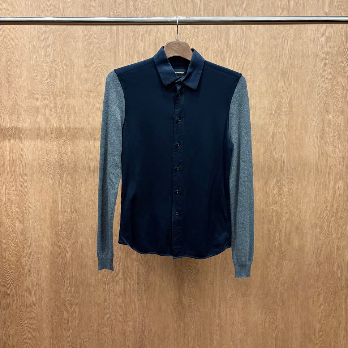 엠포리오 아르마니 코튼 긴팔 셔츠 배색 시보리 하이브리드 디테일 네이비 상품이미지2
