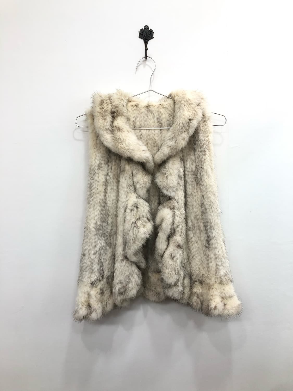 ivory front trim real fur vest 상품이미지1