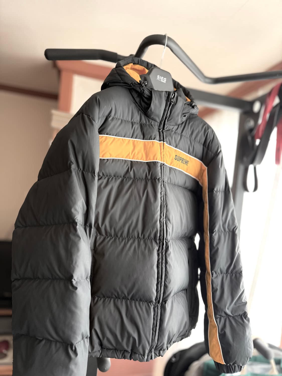 슈프림 [민트급.정품] 패딩 (시세 60만) 자수 로고 블랙 L(105) 상품이미지1