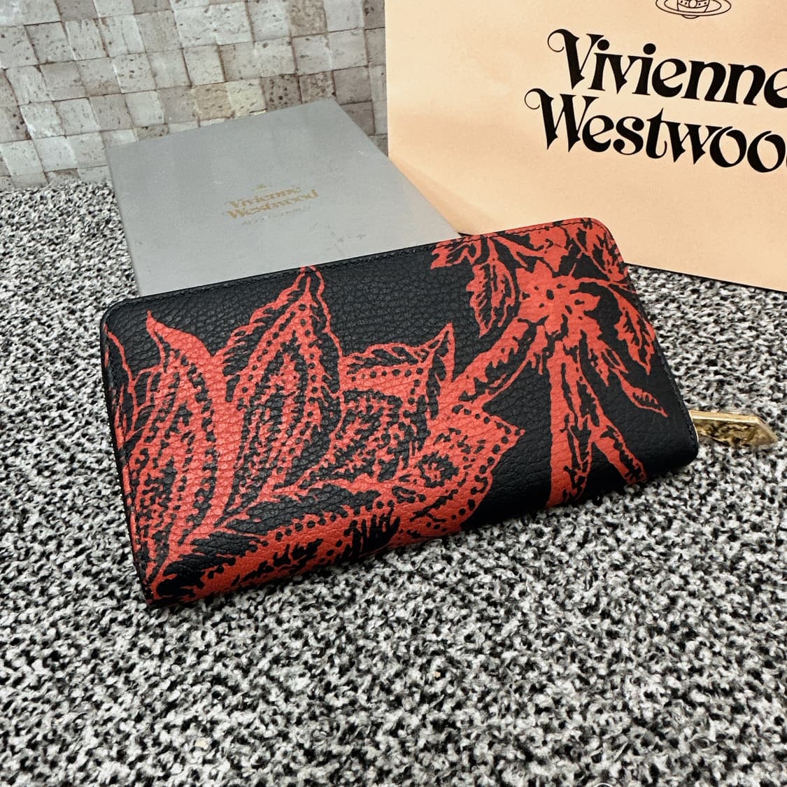 비비안웨스트우드 블랙레드 오알비짚어라운드레더장지갑90% 상품이미지3