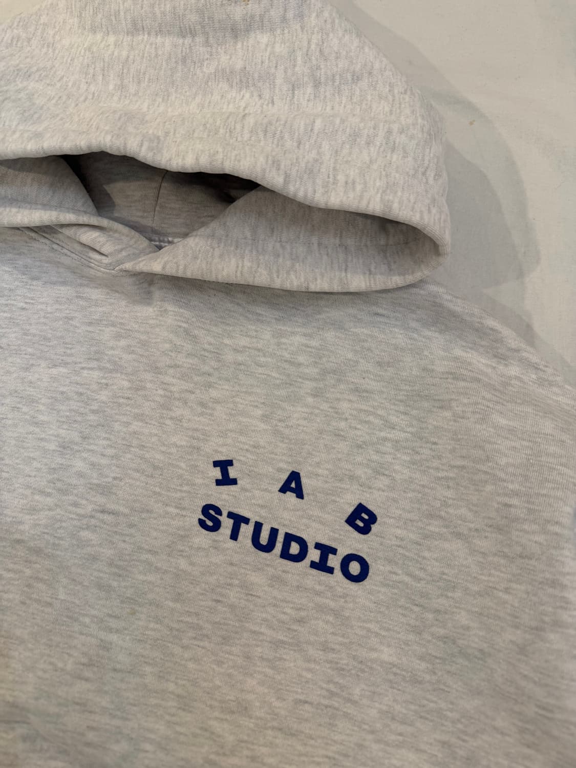 아이앱 스튜디오 로고 후드티 라이트 그레이 멜란지 상품이미지7