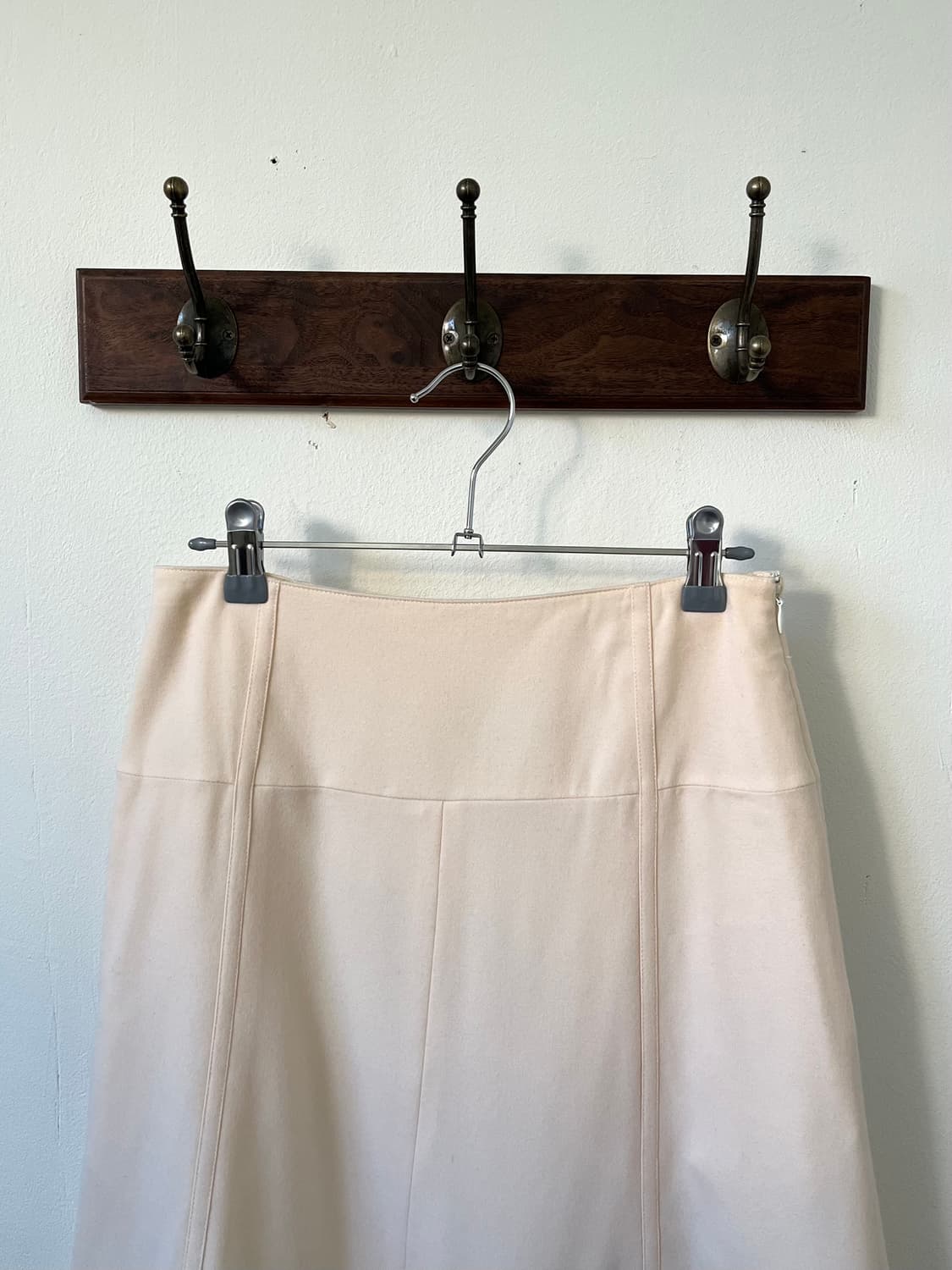 theory 크림 미디 스커트 상품이미지2