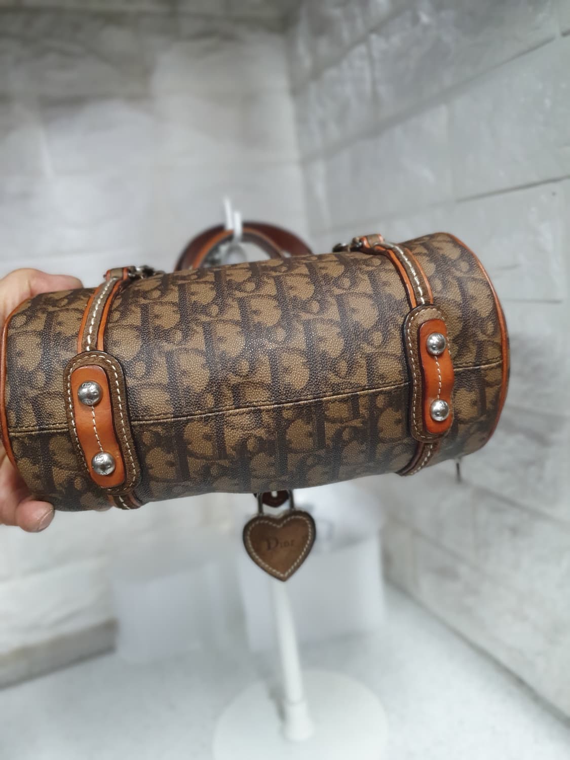 디올(Dior) 로맨틱 하트 브라운자물쇠 토트백 컨디션 좋아요. 상품이미지4