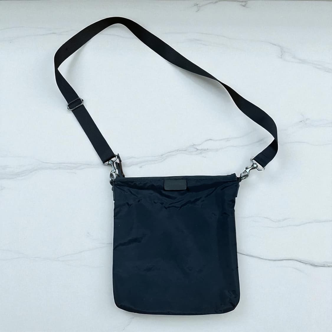 캘빈클라인 CK 나일론 미니 크로스백 블랙 상품이미지1