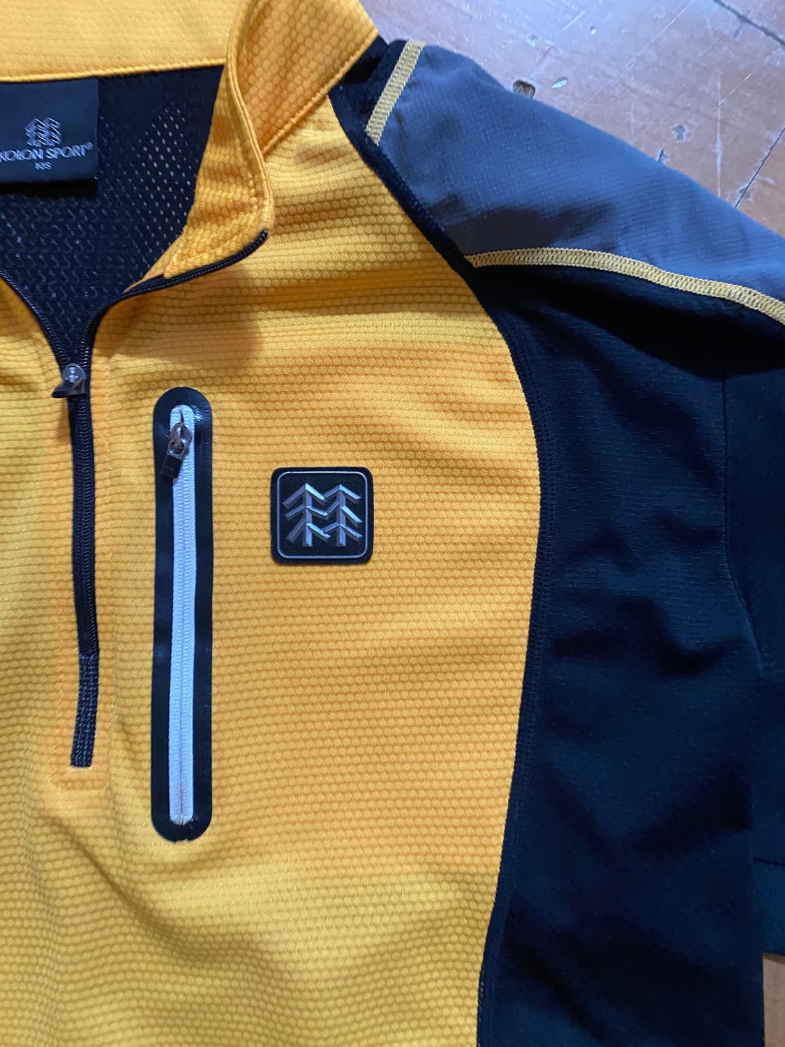 코오롱스포츠 옐로우/블랙 집업 티셔츠 105 상품이미지4