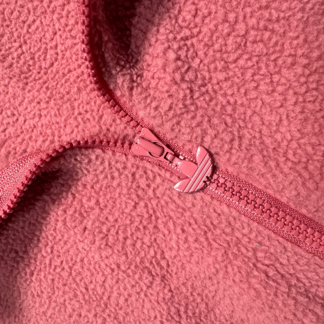 Name : 아디다스 시그니처로고 딸기우유 오버핏 반집업 후리스 :) 상품이미지4