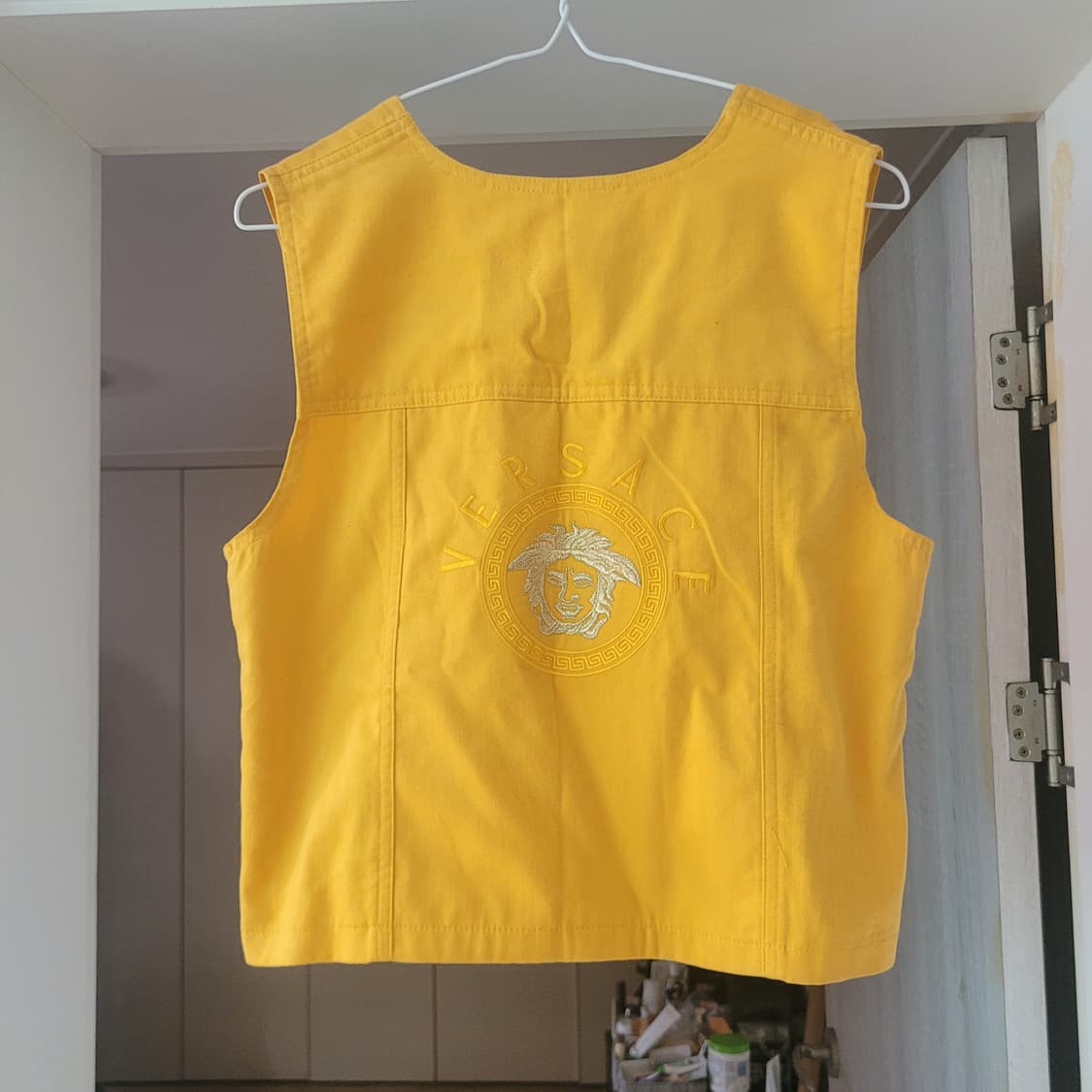 새제품 구형 베르사체 메두사 빅로고 조끼 상품이미지6