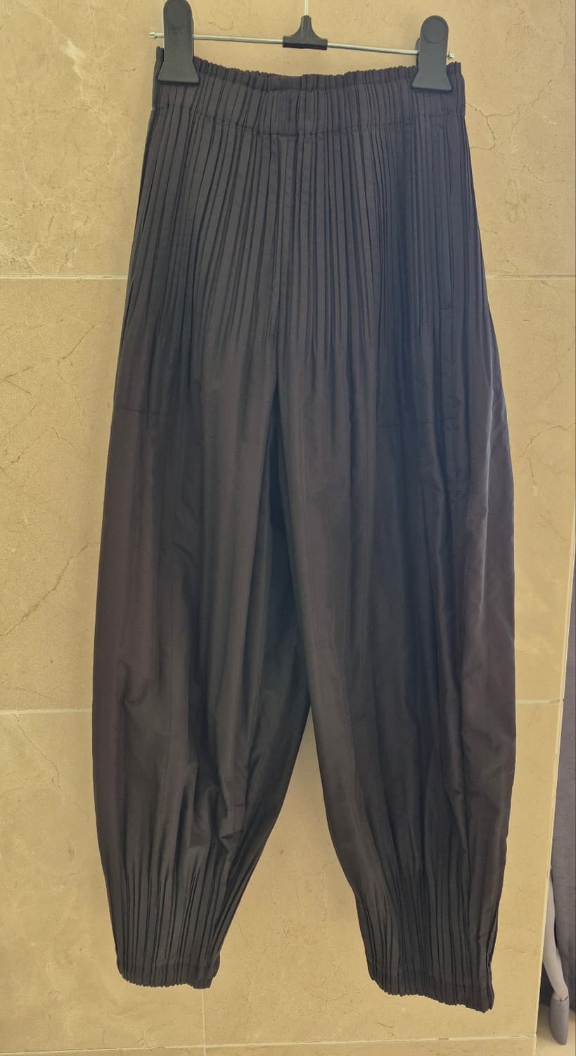 이세이미야케 플리츠플리즈 패디드 팬츠 여성 상품이미지2