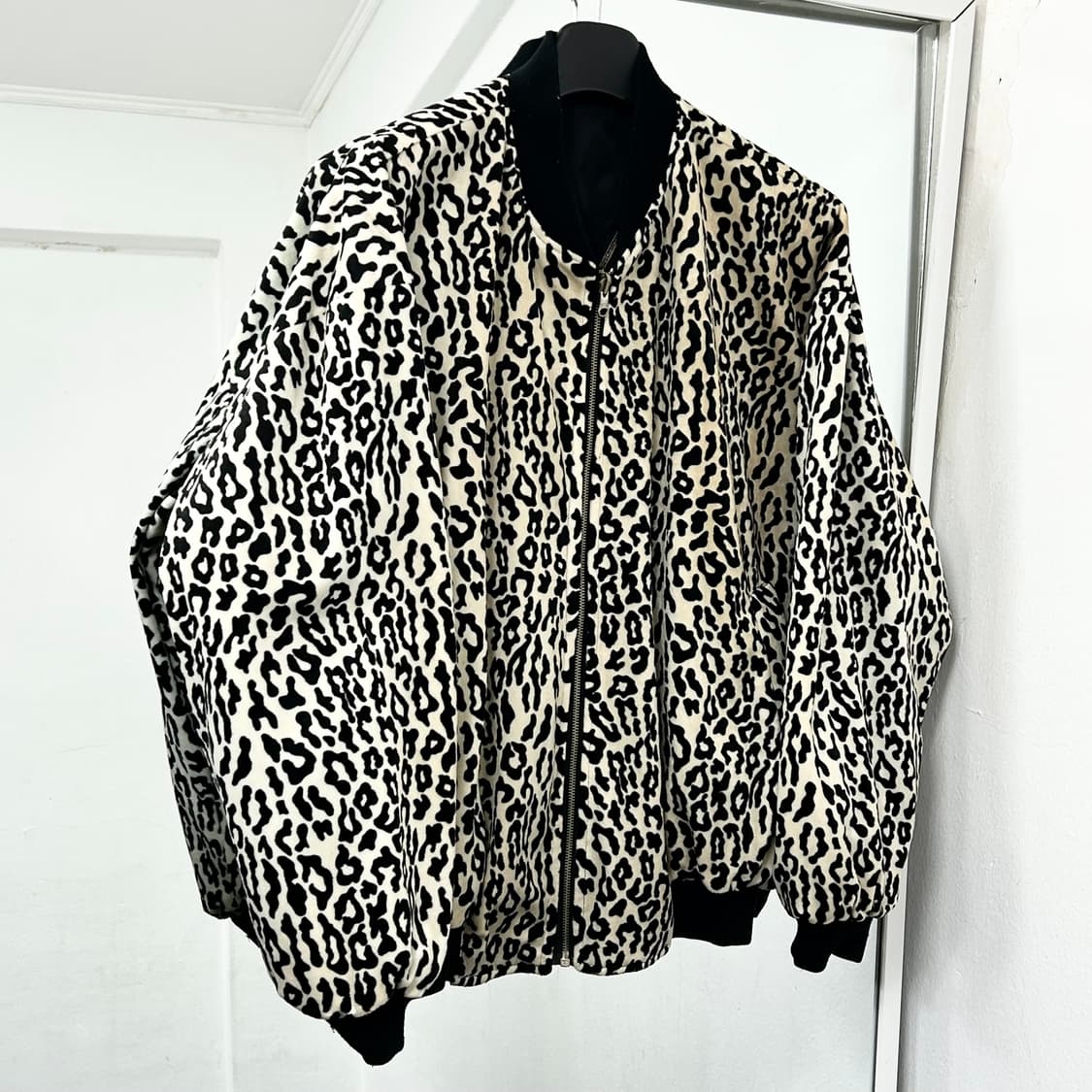 베르사체 진스 꾸뛰르 리버시블 레오파드 봄버 자켓 상품이미지2