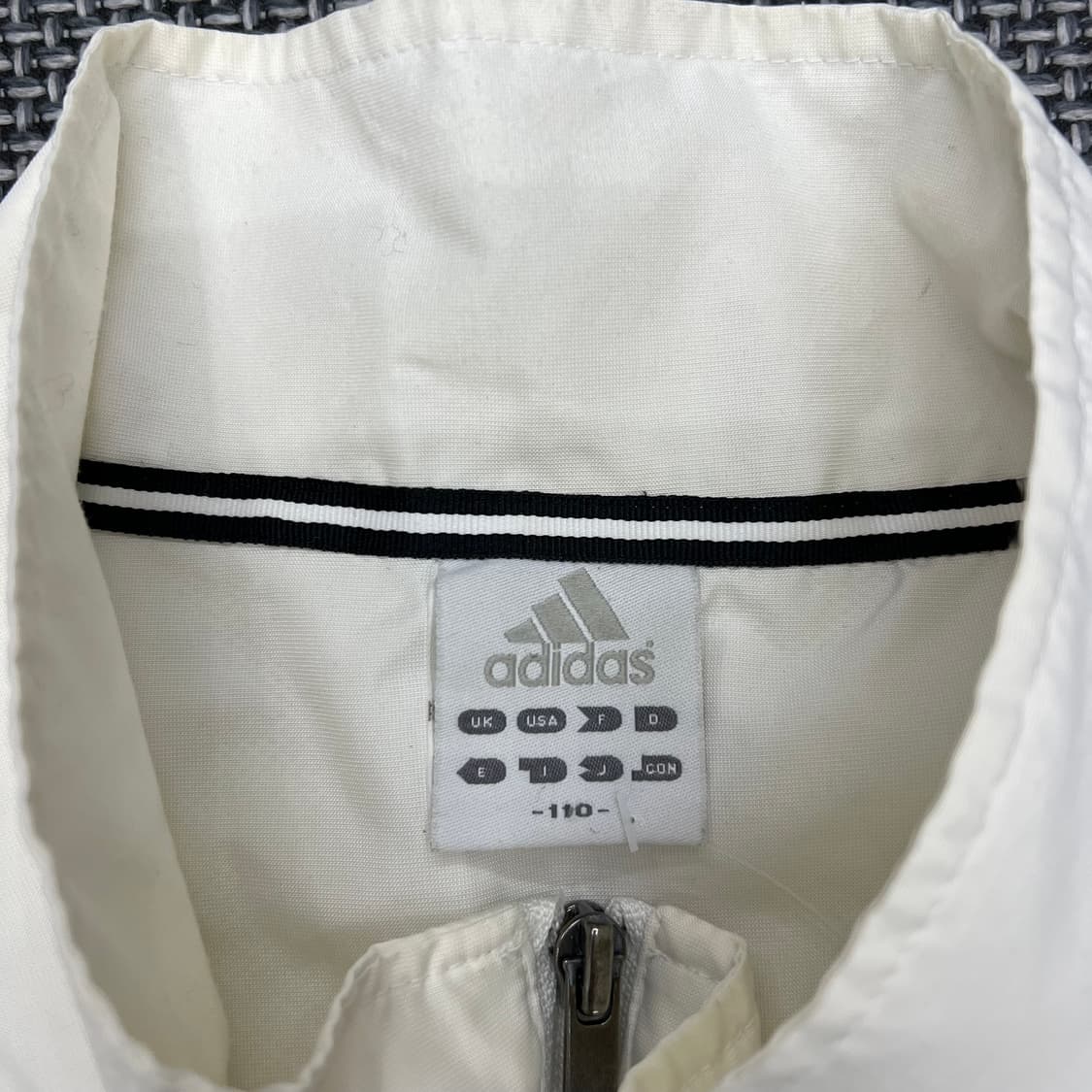 착샷O 아디다스 아이보리 우븐 바람막이 110 상품이미지2