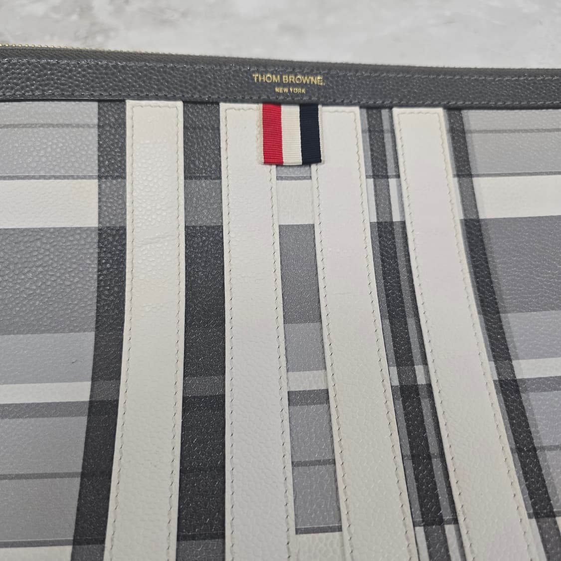 톰브라운 사선 체크 클러치 판매 상품이미지5
