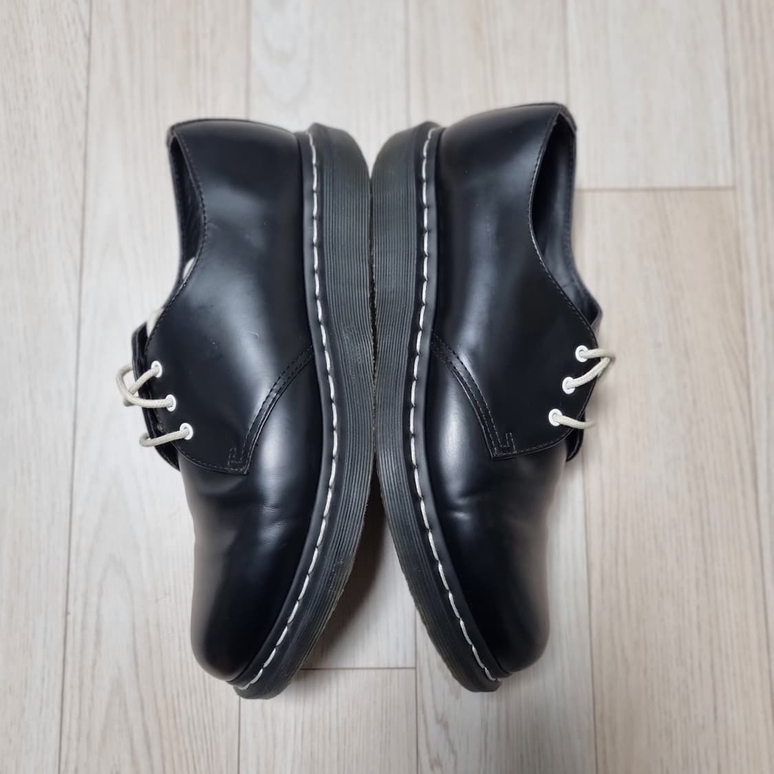 UK7(260) 닥터마틴 화이트스티치 블랙 3홀구두 aw004 gv12n 상품이미지6