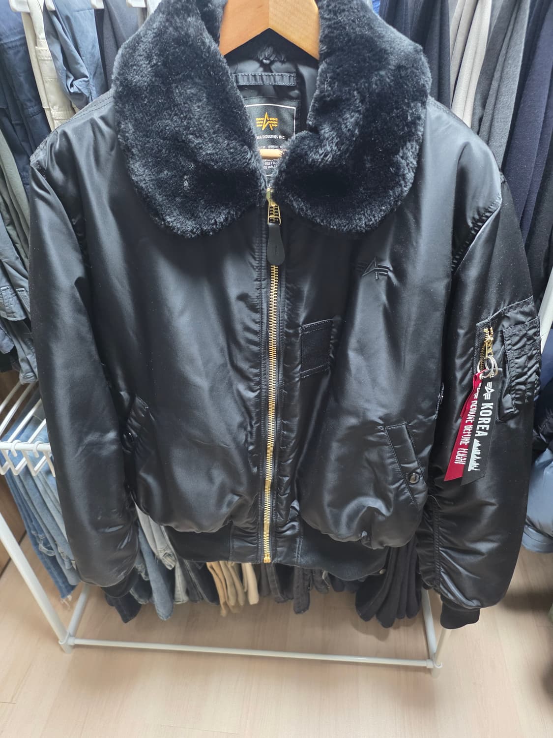 새상품 알파인더스트리 ma-1 항공점퍼 라지 사이즈 판매 상품이미지1