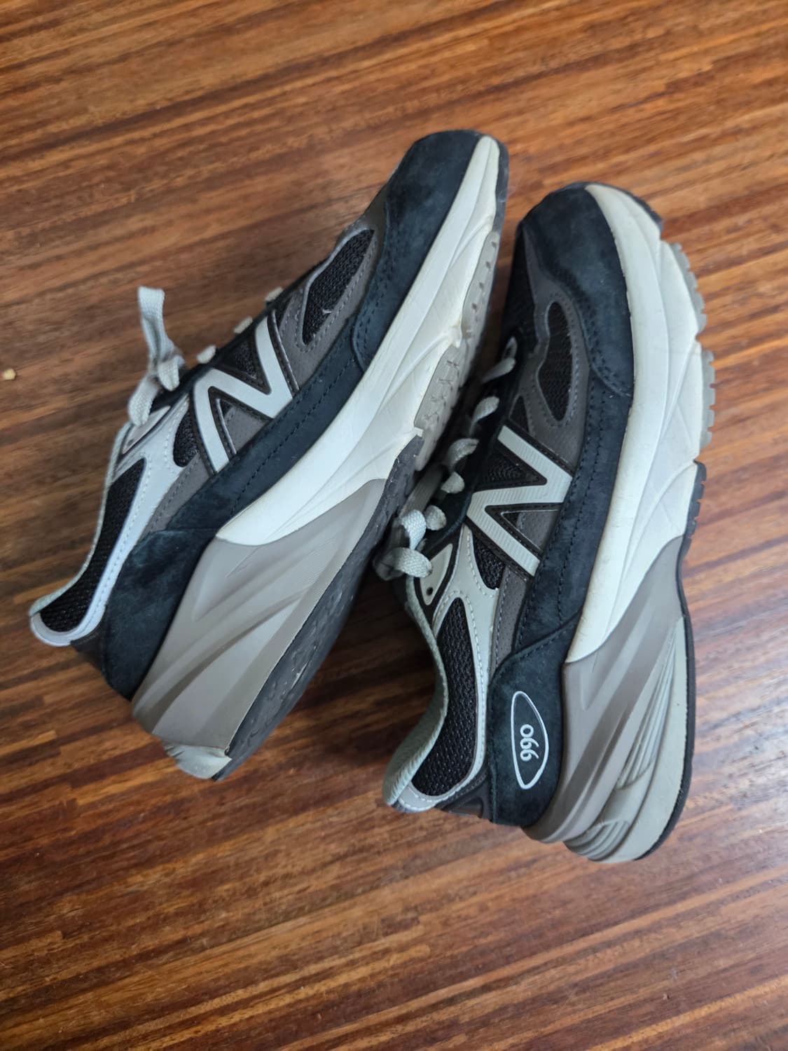 뉴발란스 900 v6 블랙 240 상품이미지1