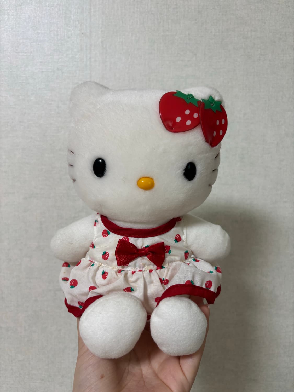 산리오 고전 딸기 키티 인형 상품이미지1