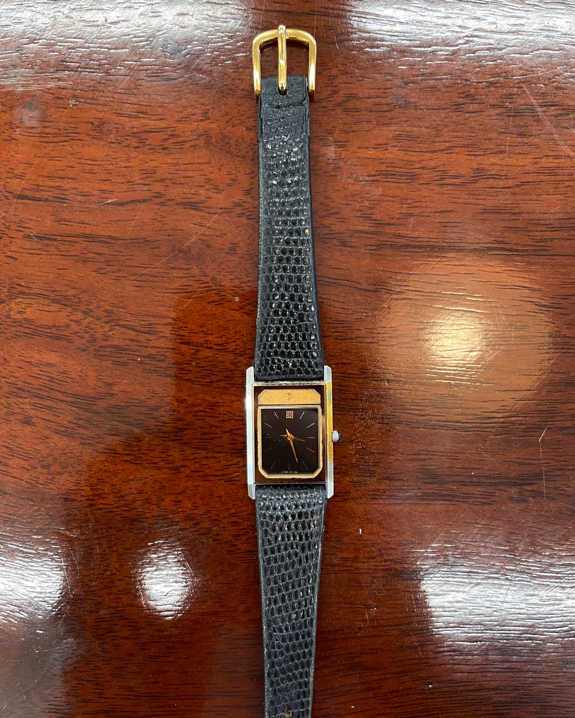 지방시 빈티지 레더 시계 상품이미지2