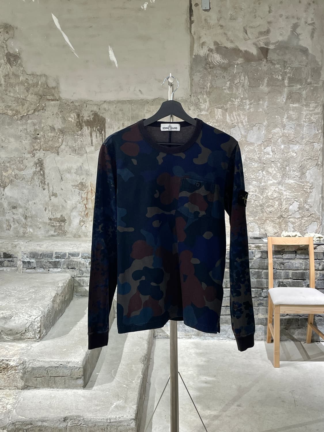 스톤 아일랜드 카모 플라쥬 싱글 포켓 와펜 롱 슬리브 상품이미지1