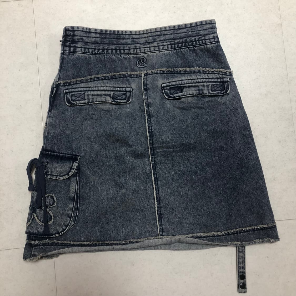 Suu (현 코이세이오) 플라워 포켓 미디 스커트 상품이미지5