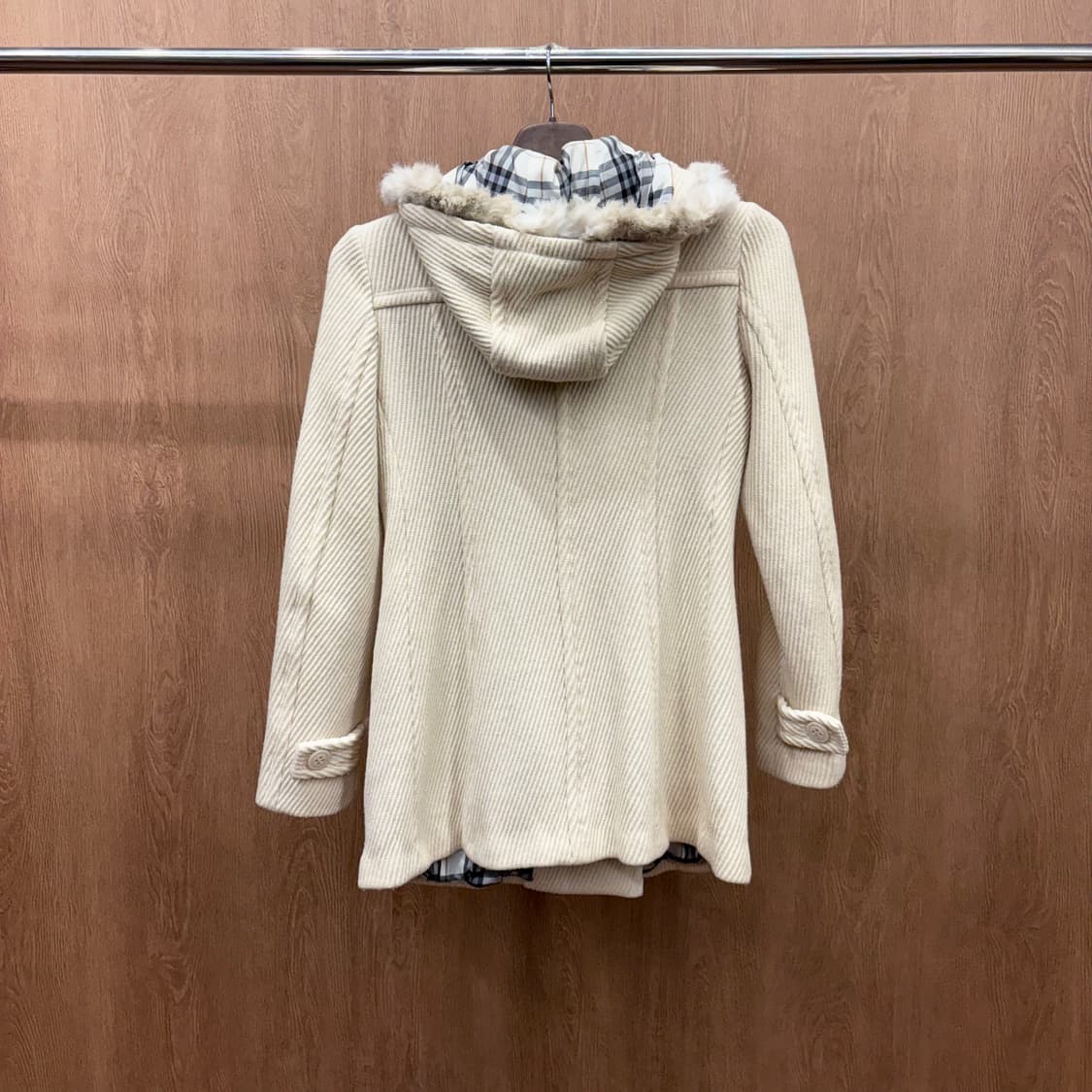 버버리 블루 라벨 후드 코트 더블 버튼 퍼 트리밍 포켓 디테일 아이보리 상품이미지3