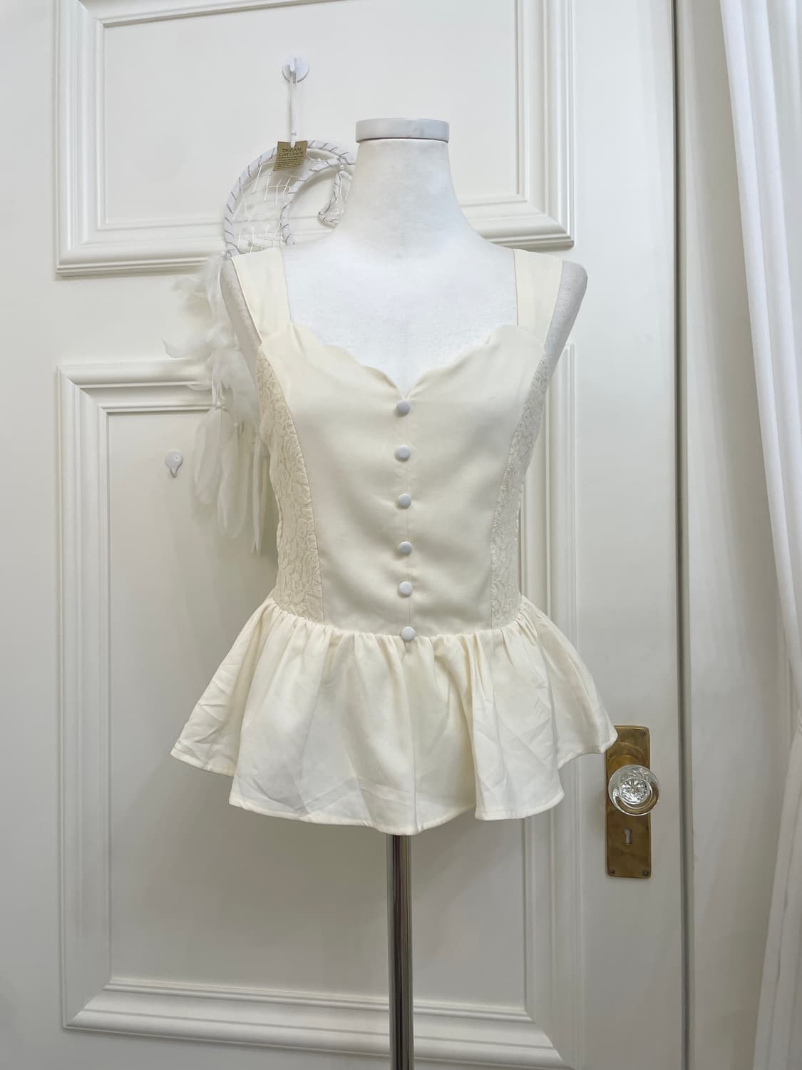 ivory back shirring lace ballerina top 상품이미지1