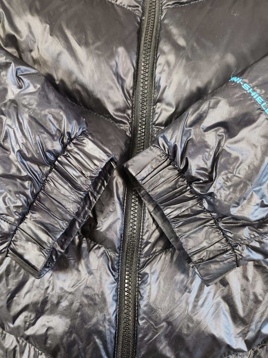 컬럼비아 구스다운 옴니쉴드 경량패딩 사이즈95(m)

여러 중고사이트에도 상품이미지8