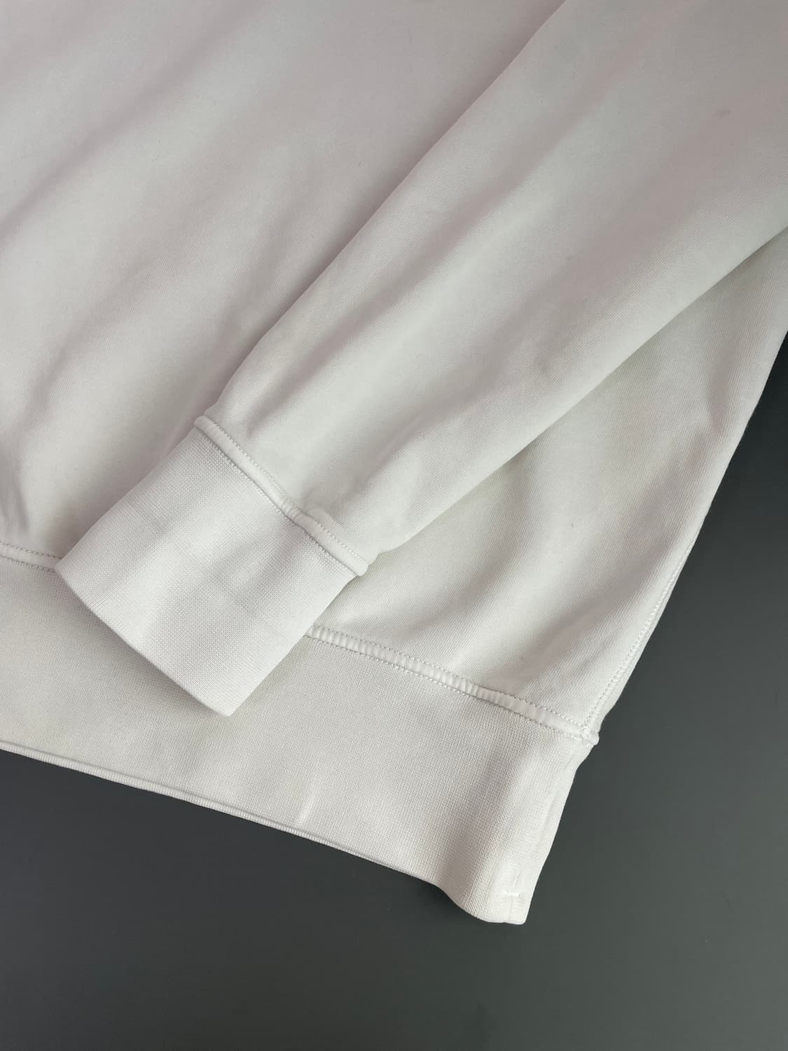 [S] 스톤 아일랜드 와펜 자수 패치 맨투맨 상품이미지7