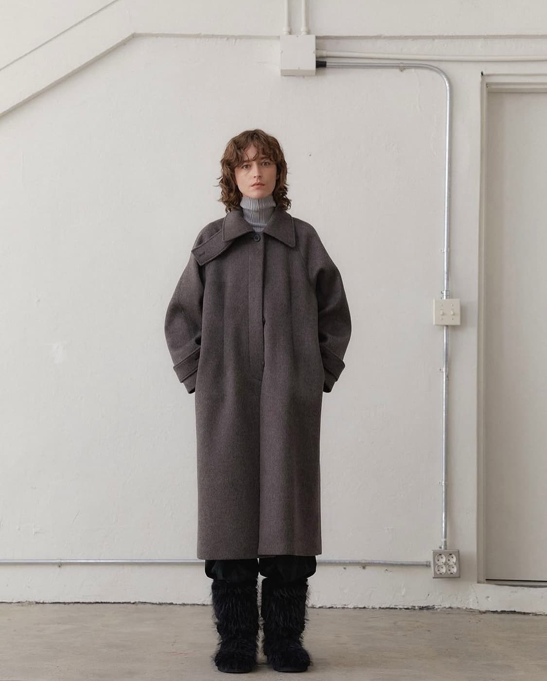 에핑글러 하이넥 오발 코트 콩테 상품이미지4