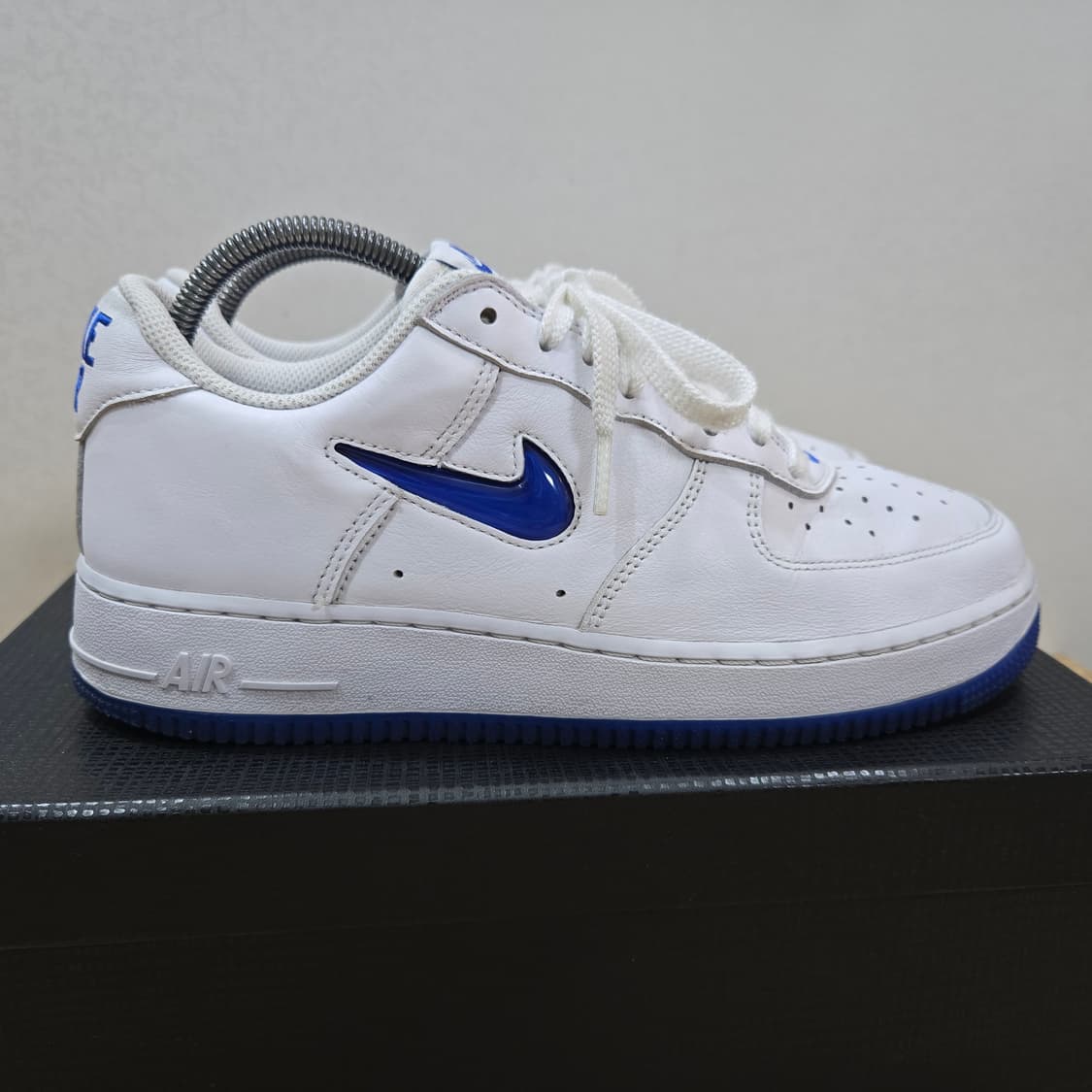 255 나이키 에어포스1 주얼 화이트 블루 상품이미지7