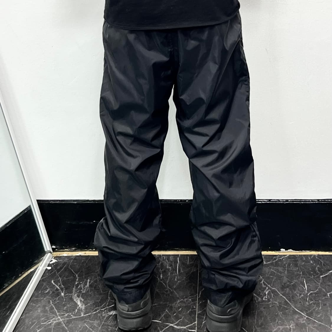 아디다스 00s 유광 블랙 삼선 트랙팬츠 상품이미지3