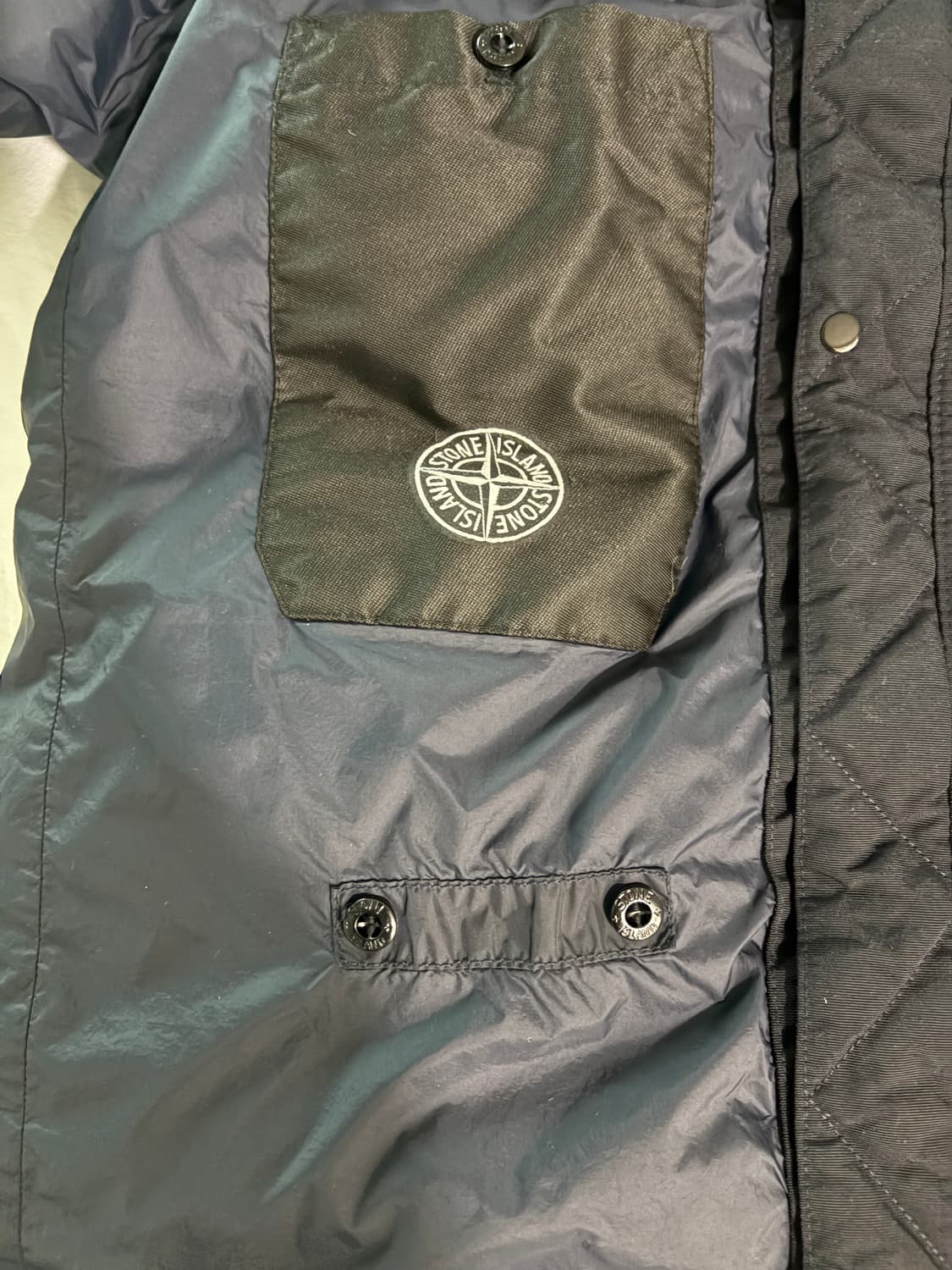 [매장상품]24FW 스톤아일랜드 크링클랩스 후디 다운 자켓 네이비 M 상품이미지7