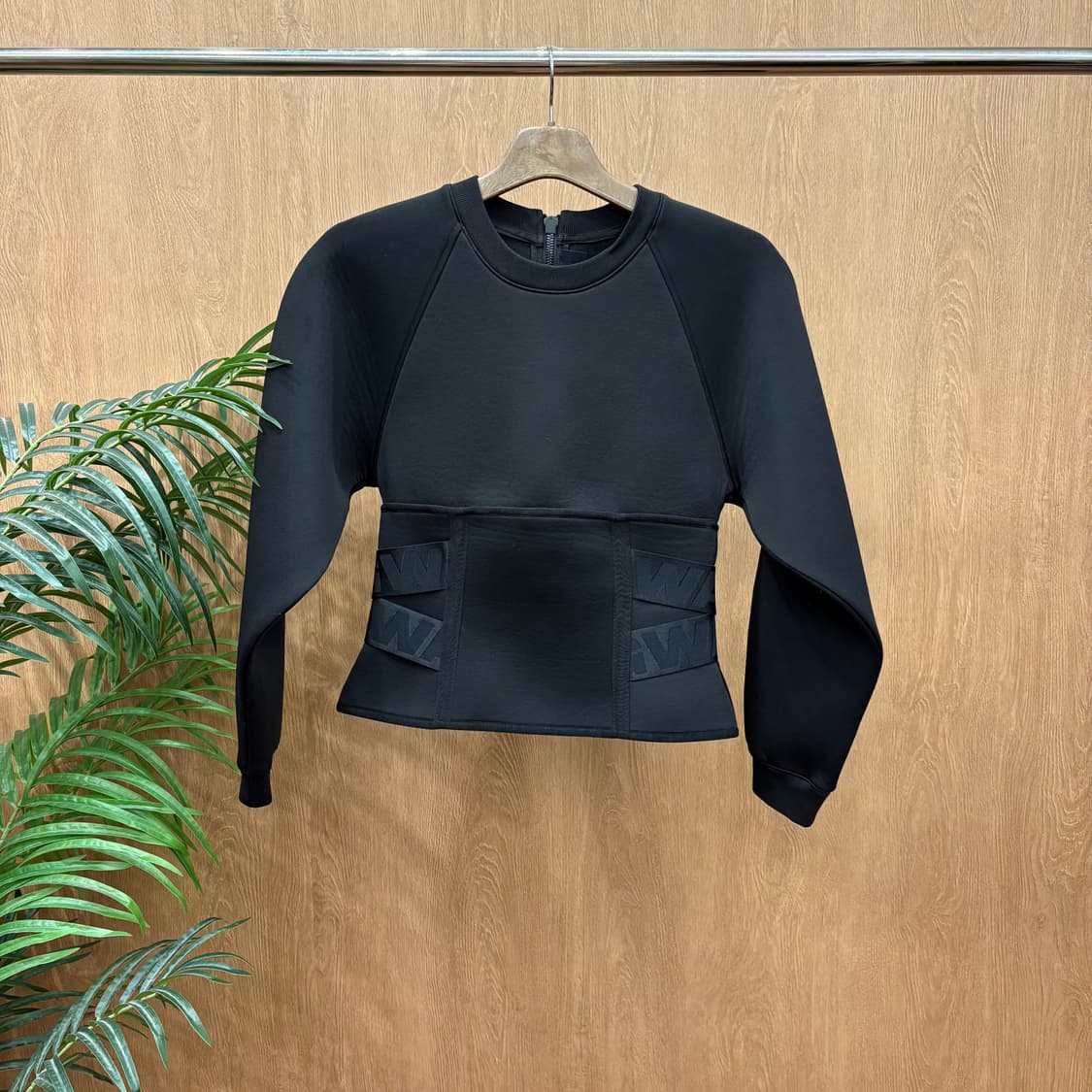 알렉산더 왕 네오프렌 페플럼 스웻 셔츠 백 지퍼 로고 스트랩 디테일 블랙 상품이미지1