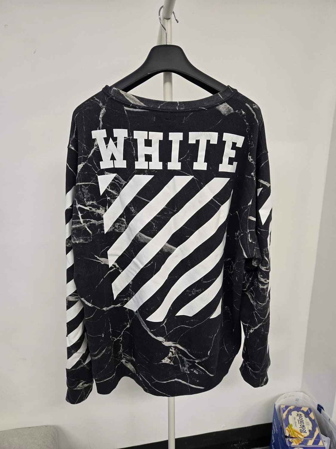 [보증서 정품] 오프화이트 에로우 맨투맨 상품이미지2