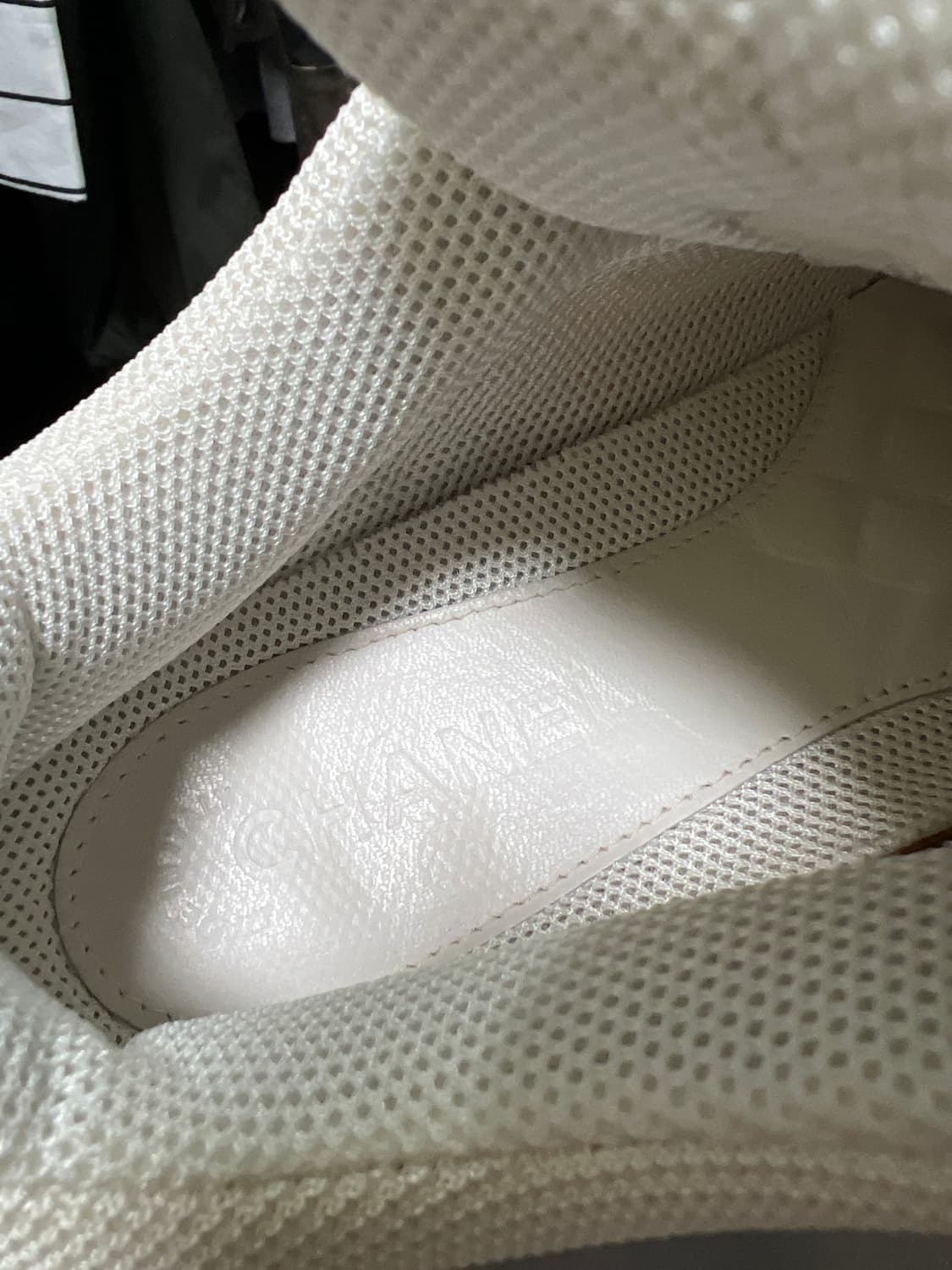 샤넬 CC 로고 크루즈 스니커즈 42사이즈 상품이미지9