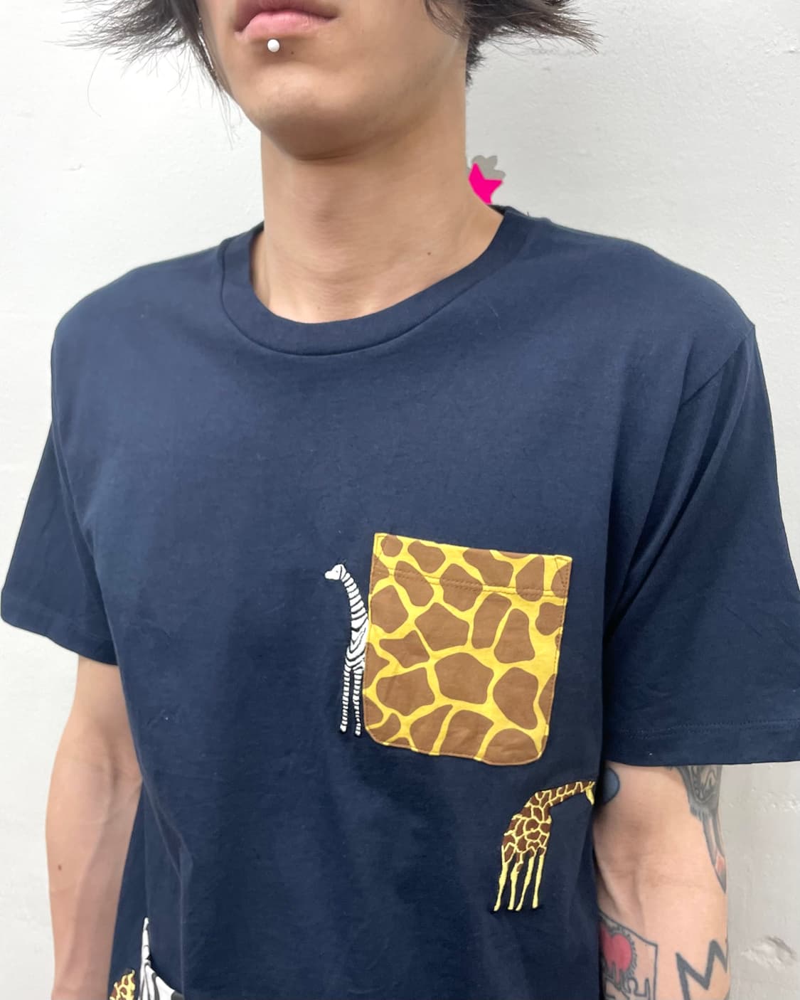 Giraffe Zebra Pocket Navy T-shirt 상품이미지2