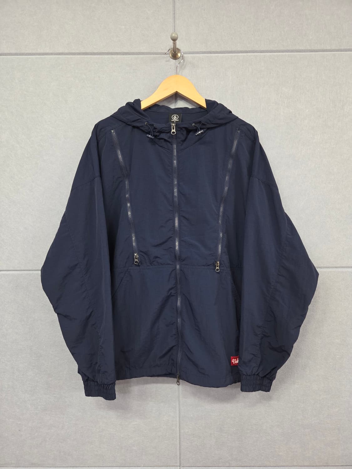 VOLCOM 볼컴 후면 빅로고 후드 바람막이 자켓 네이비 상품이미지1