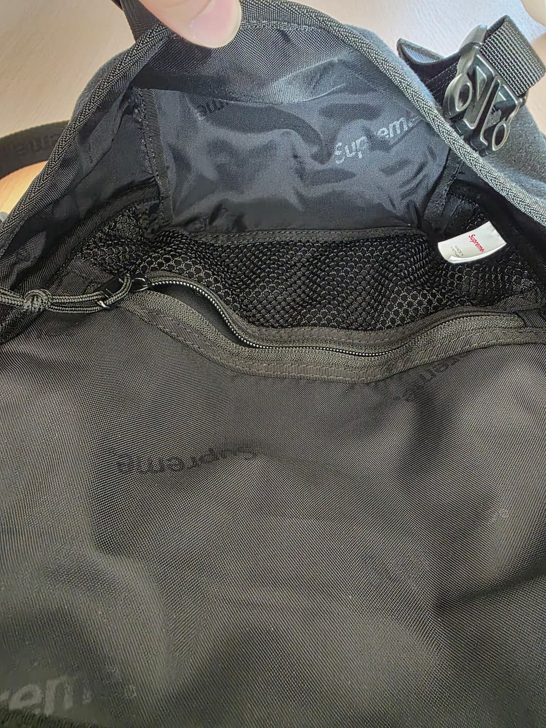 슈프림 미니 메신저백 25SS 블랙 상품이미지4