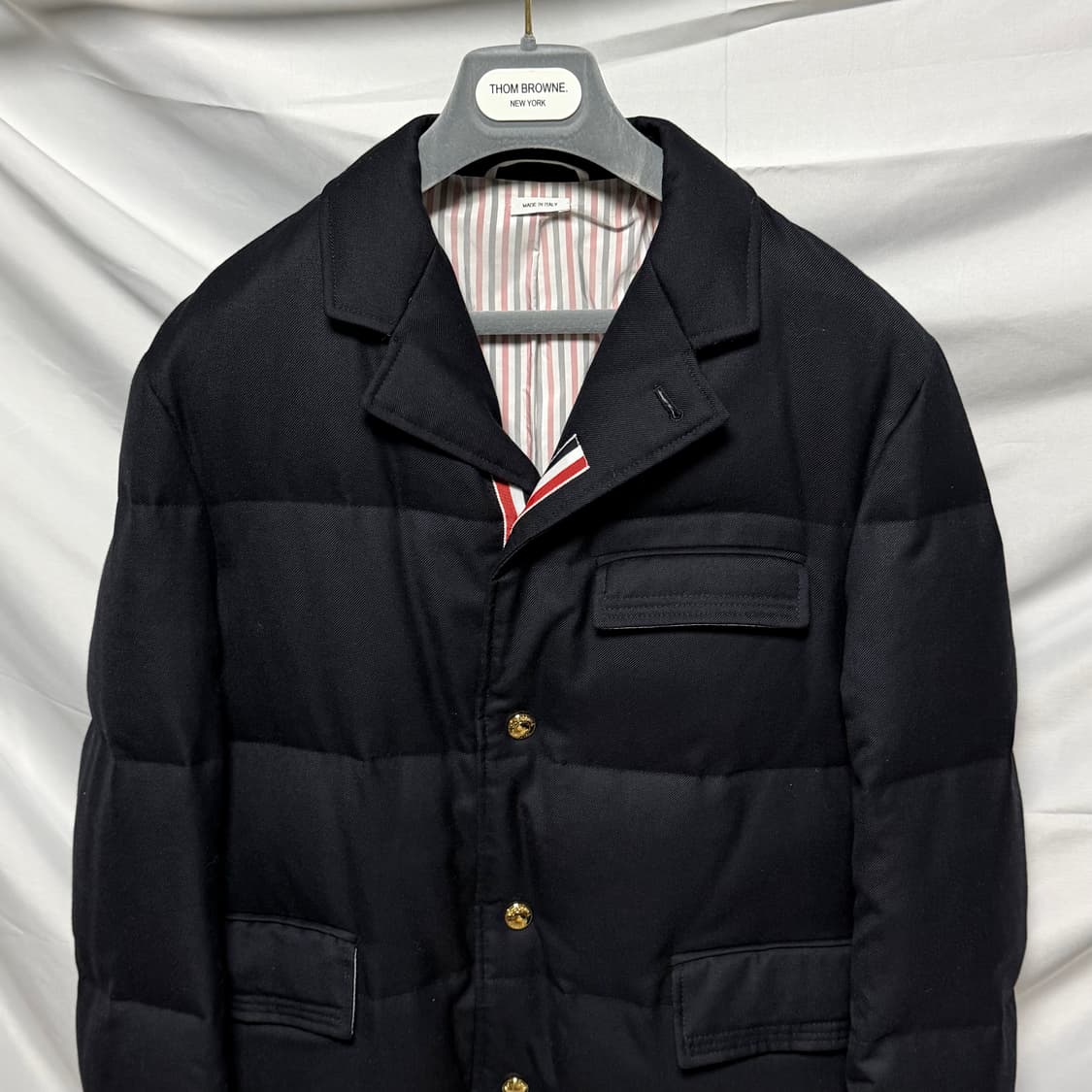 [S+급/오버핏1] 톰브라운 백삼선 금장 울 코트 패딩 상품이미지4