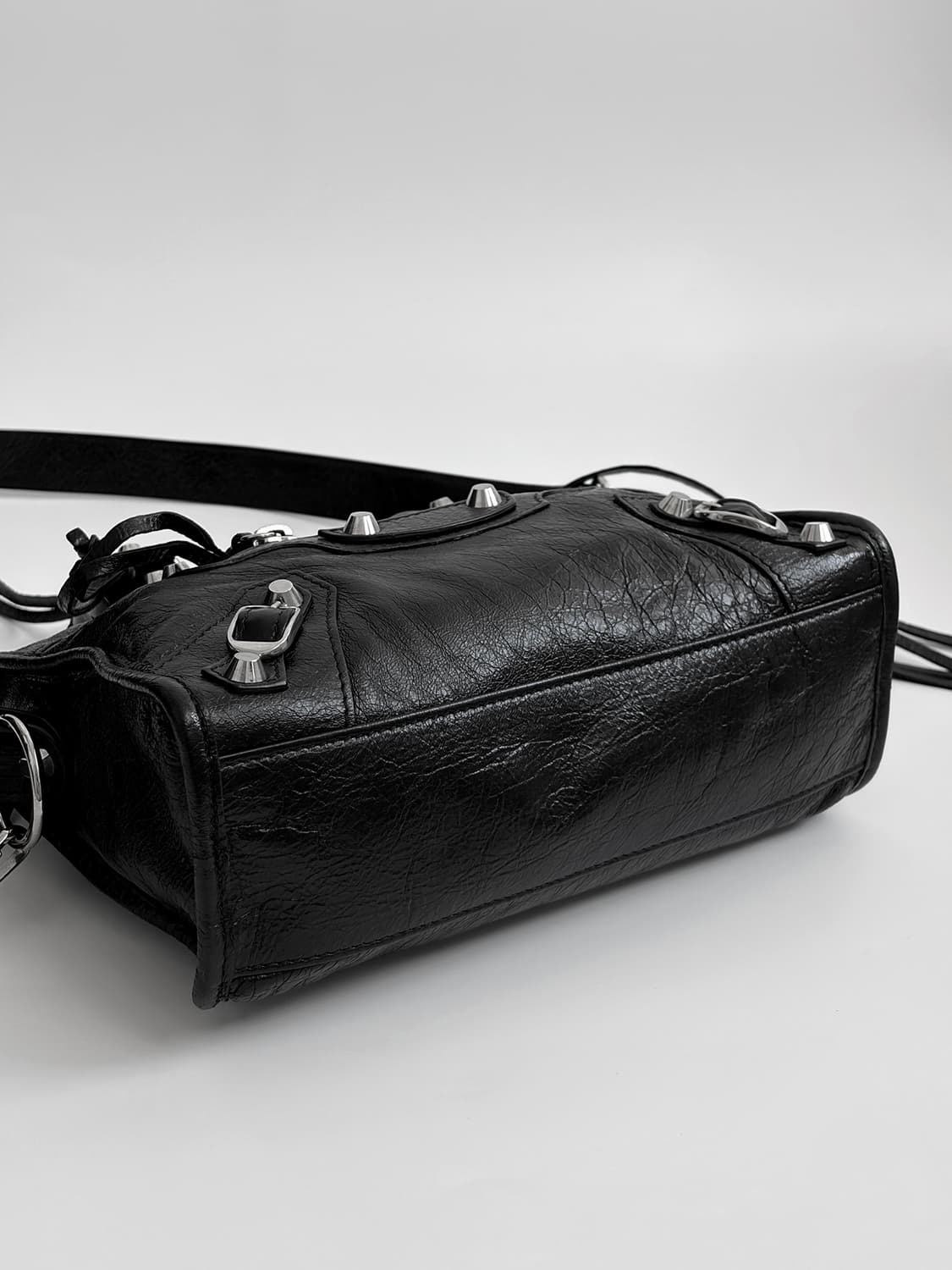 발렌시아가 시티백 로고 미니 판매합니다. 상품이미지8