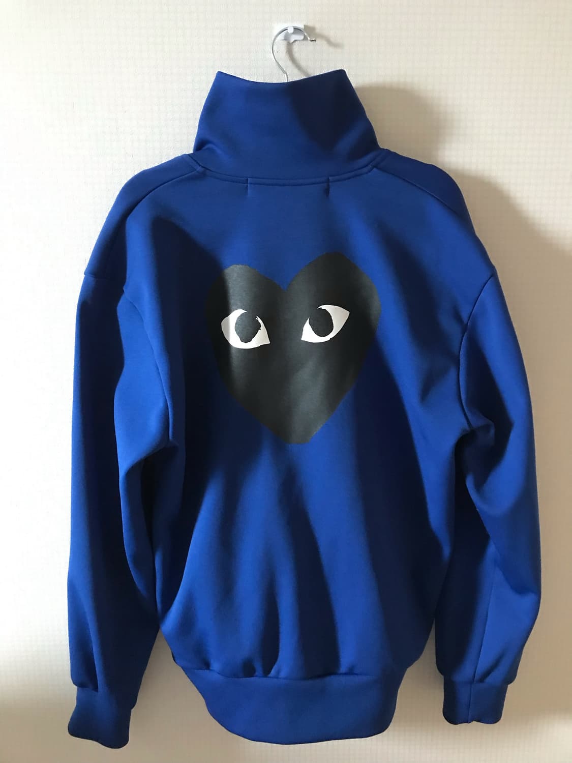 꼼데가르송 빅 블랙 하트 프린트 트랙 자켓 블루 상품이미지1