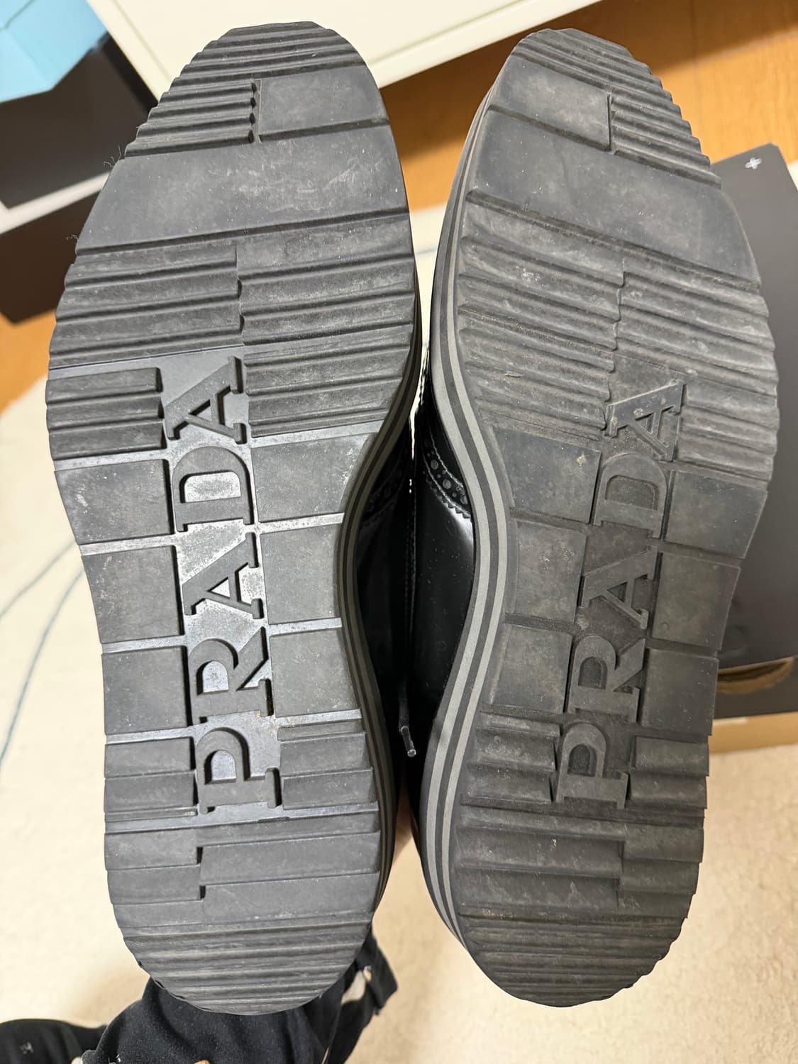 프라다 윙팁구두 블랭 42사이즈 입니다 상품이미지6